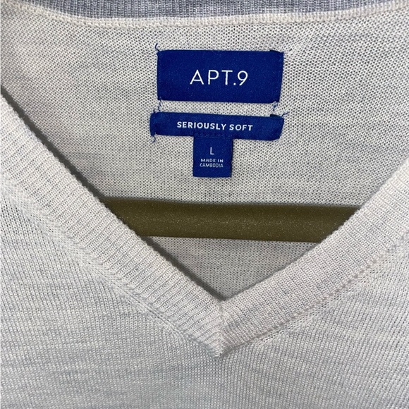 APT. 9 L white Gray Merino Wool Blend Fine Knit V-Neck Pullover Sweater - Picture 2 of 4